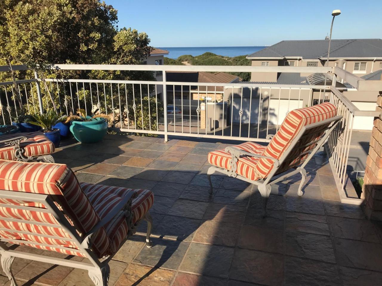 Nautilus Guesthouse Port Elizabeth Exterior photo