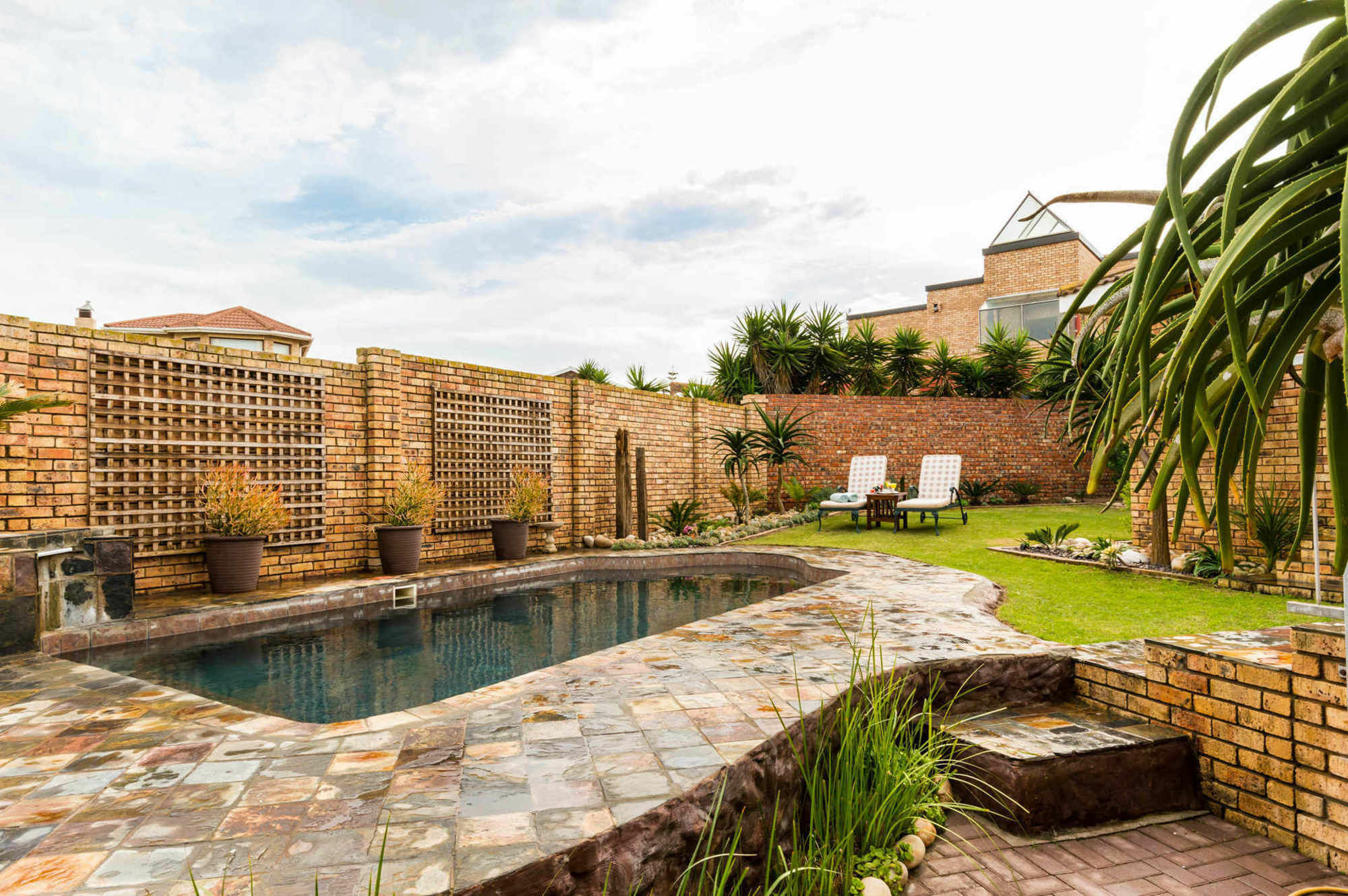Nautilus Guesthouse Port Elizabeth Exterior photo